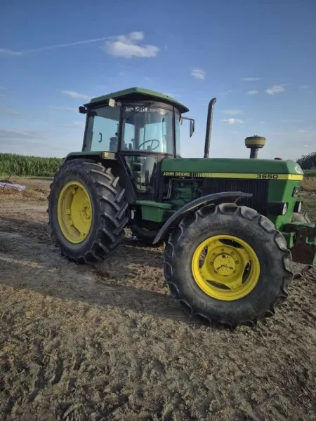 John Deere 3650
