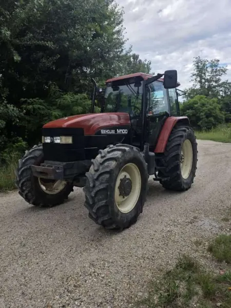 Traktor new holand M 100