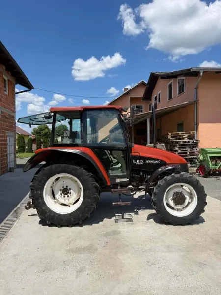 Traktor New Holland L65