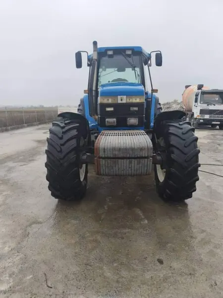 Slika 2: Traktor Ford 8970